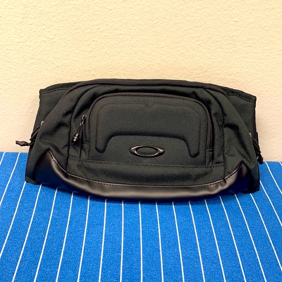Oakley | Bags | Oakley Icon Belt Bag 2 
